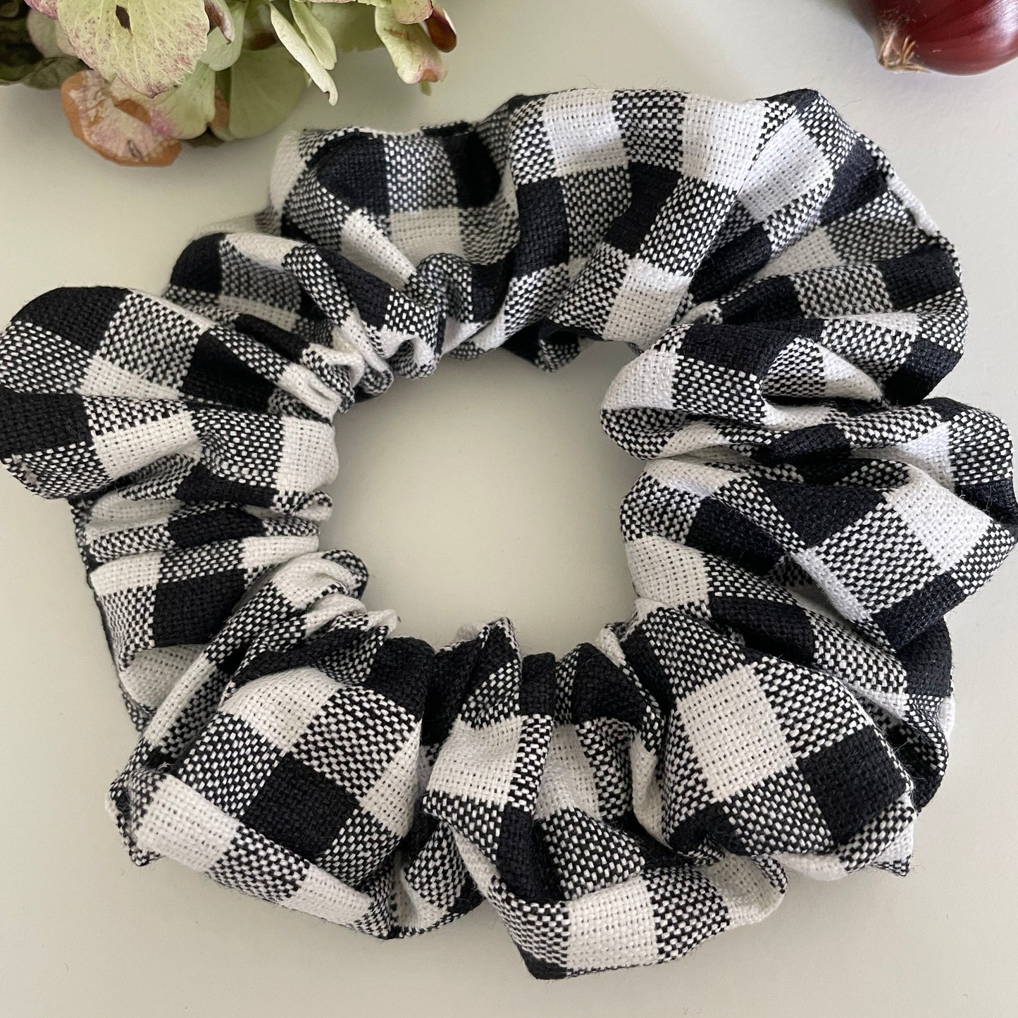 Chouchou vichy noir et blanc “Joséphine” – Accessoire cheveux chic & intemporel