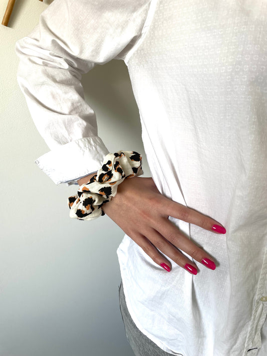 Chouchou cheveux coton motif léopard – anti casse – touche élégante