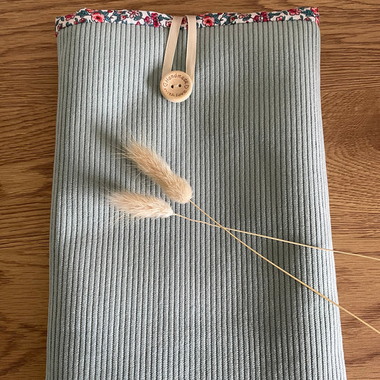 POCHETTE À LIVRE  MOLLETONNÉE EN VELOURS BLEU LIBERTY ROSE