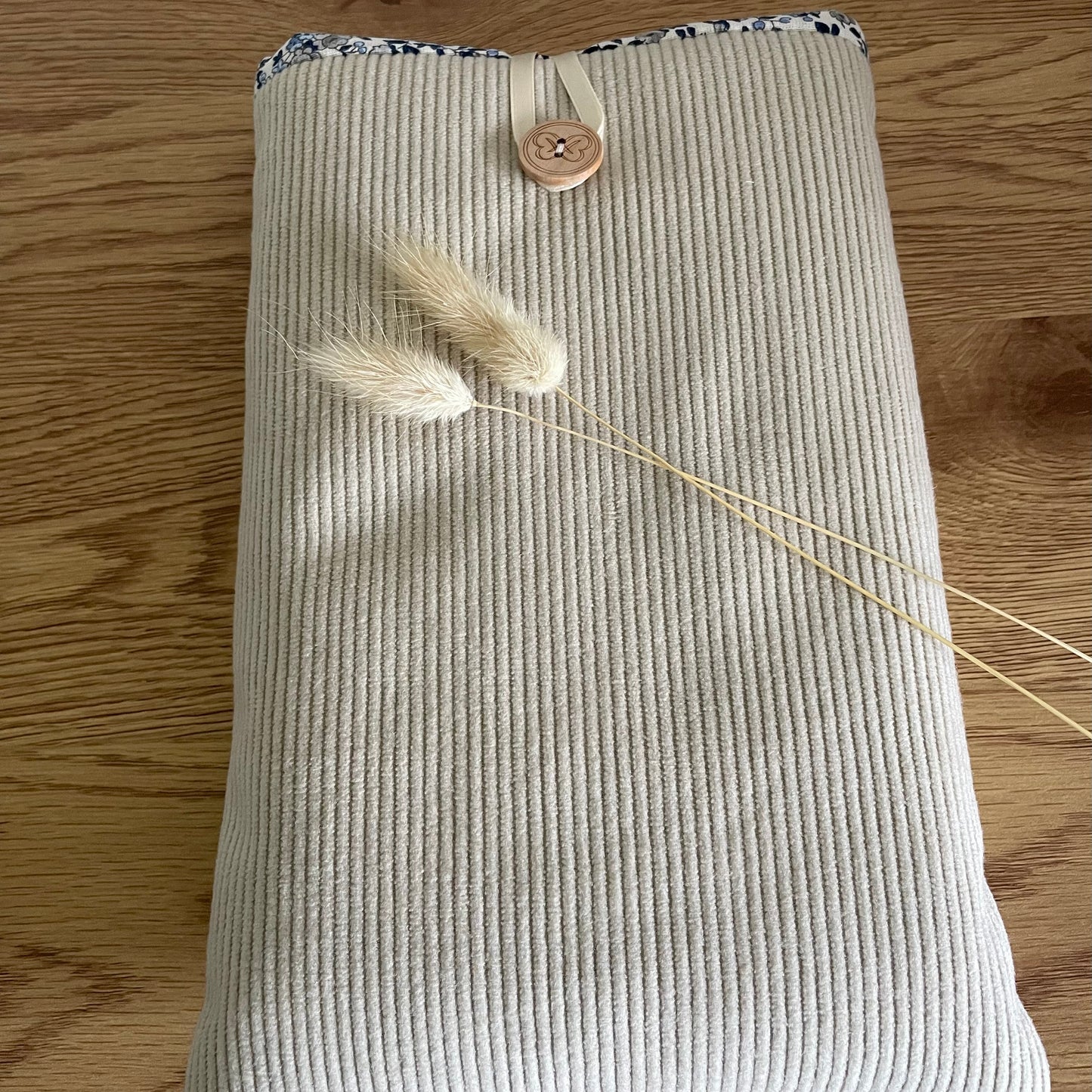 POCHETTE À LIVRE MOLLETONNÉE EN VELOURS CRÈME LIBERTY BLEU