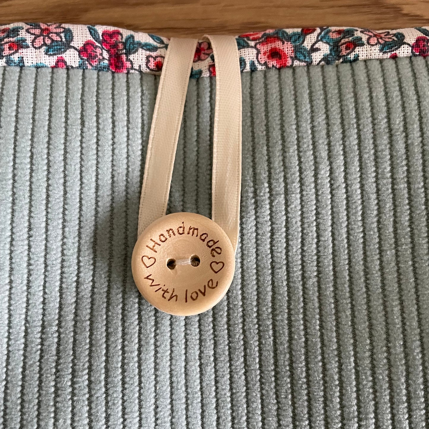 POCHETTE À LIVRE  MOLLETONNÉE EN VELOURS BLEU LIBERTY ROSE