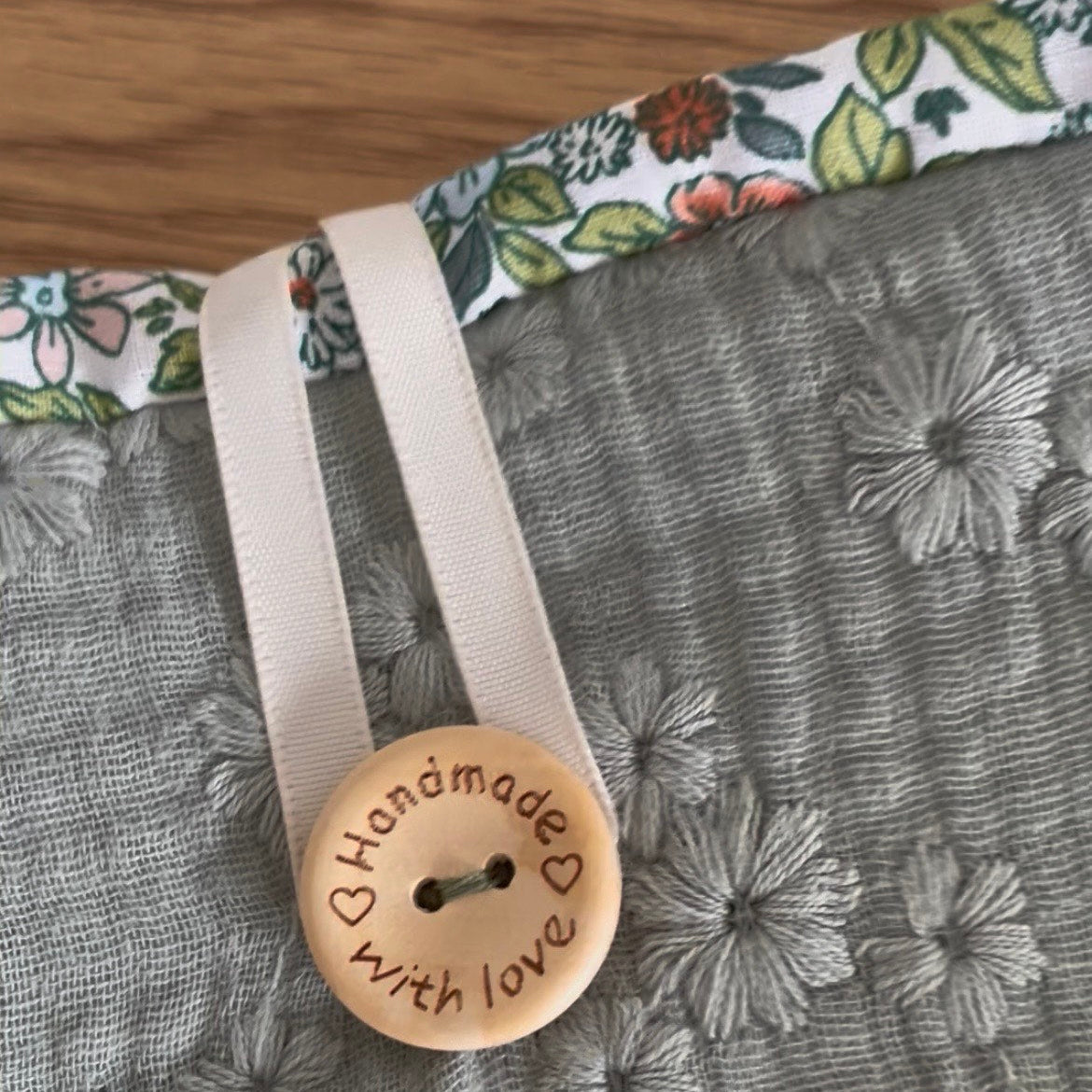 Pochette livre molletonnée fleurie en coton – protège livre fait main