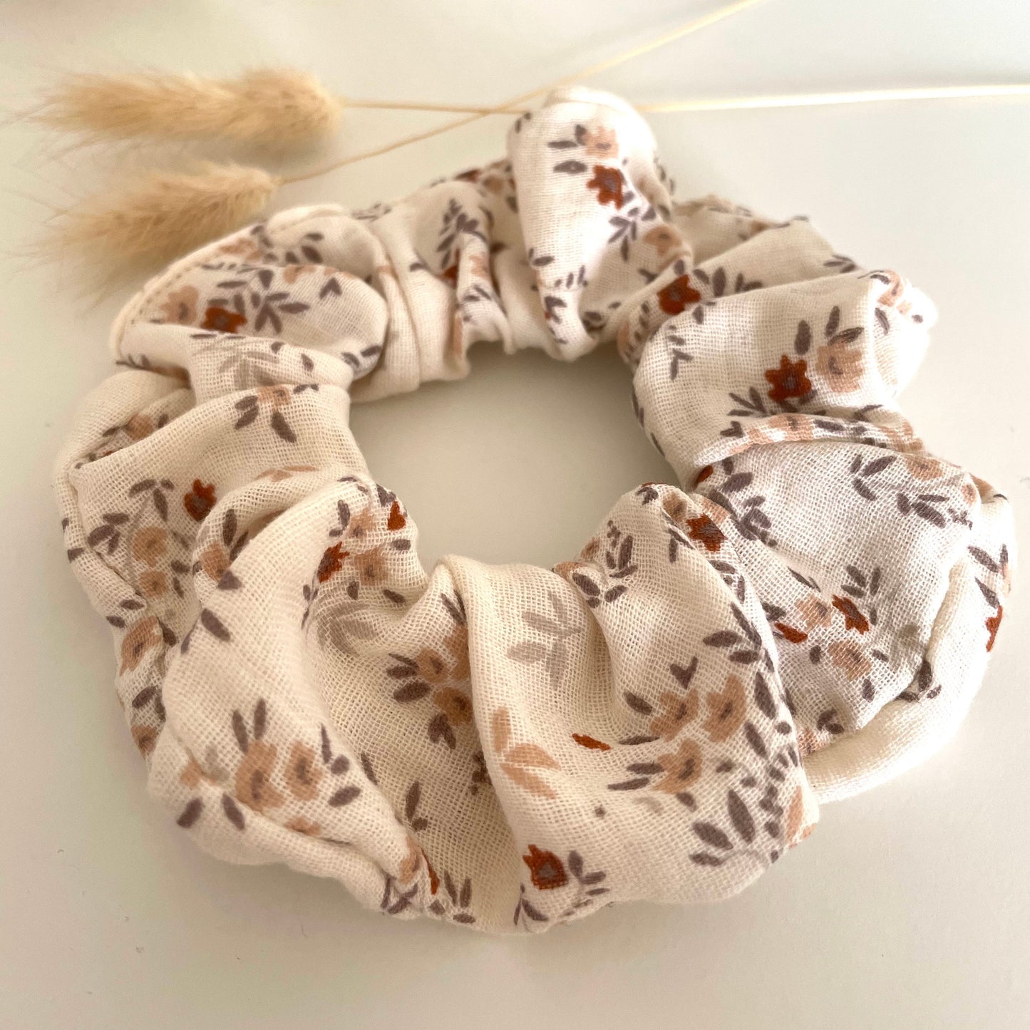 Chouchou cheveux fleuri crème - Églantine - anti casse