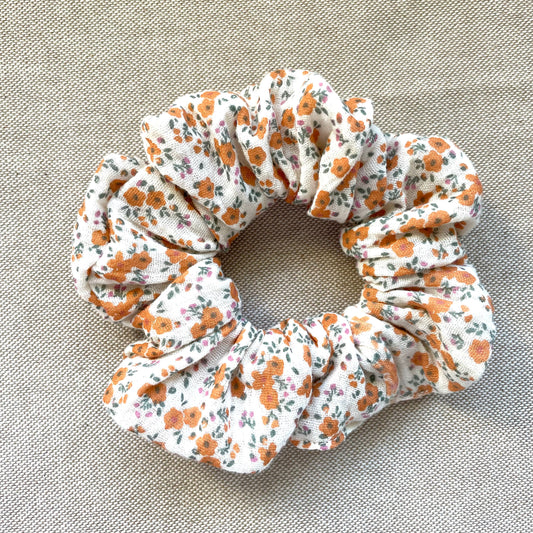 chouchou cheveux fleurie orange et crème fait coton fait main Creasoiz