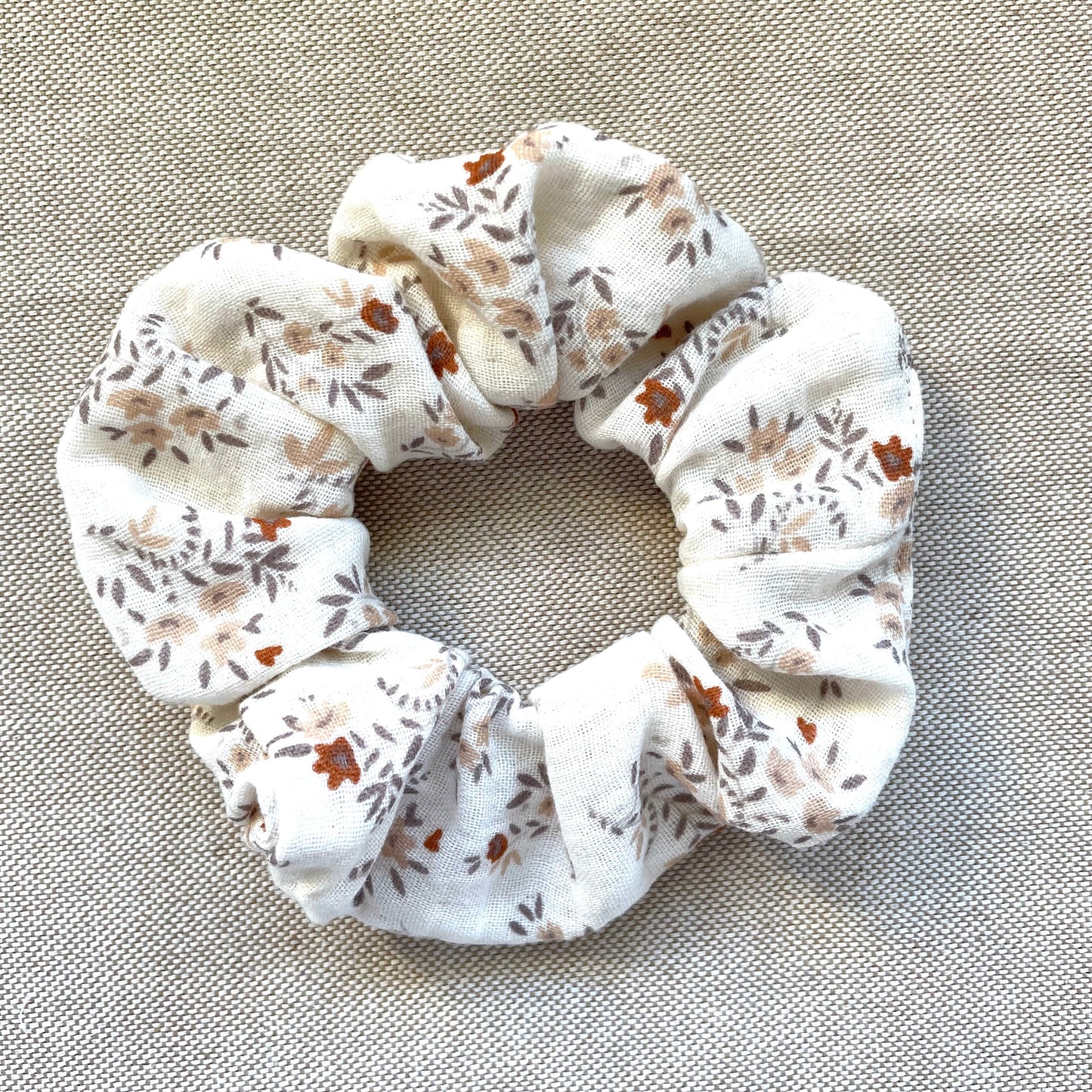 chouchou fleurie crème en coton fait main Creasoiz