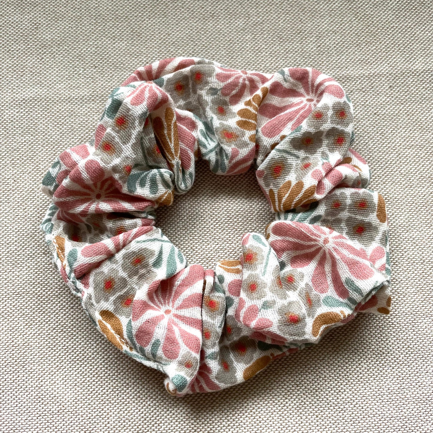 chouchou cheveux floral rose en gaze de coton fait main Creasoiz