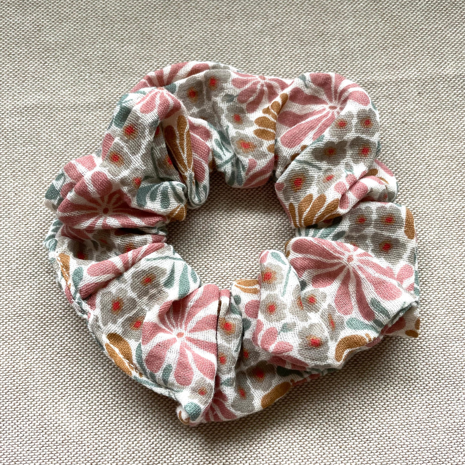 chouchou cheveux floral rose en gaze de coton fait main Creasoiz
