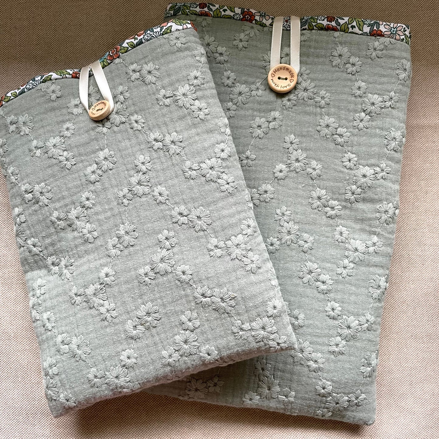 pochette à livre verte liberty coton fait main Creasoiz
